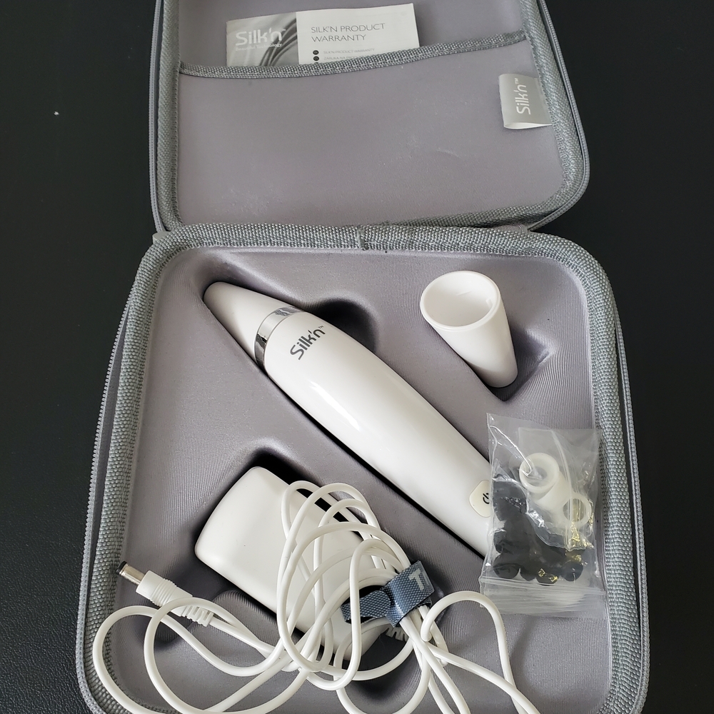 Silk’n White Facial Pore & Blackhead Vacuum Cleaner - White